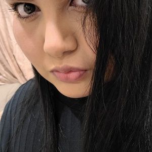 Meet your Posher, Adaia